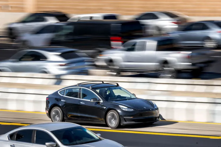 2025年9月14日特斯拉特别篇：短线突破拉开大涨序幕，24年底行情再次上演？真正的燃料，可能是FOMC